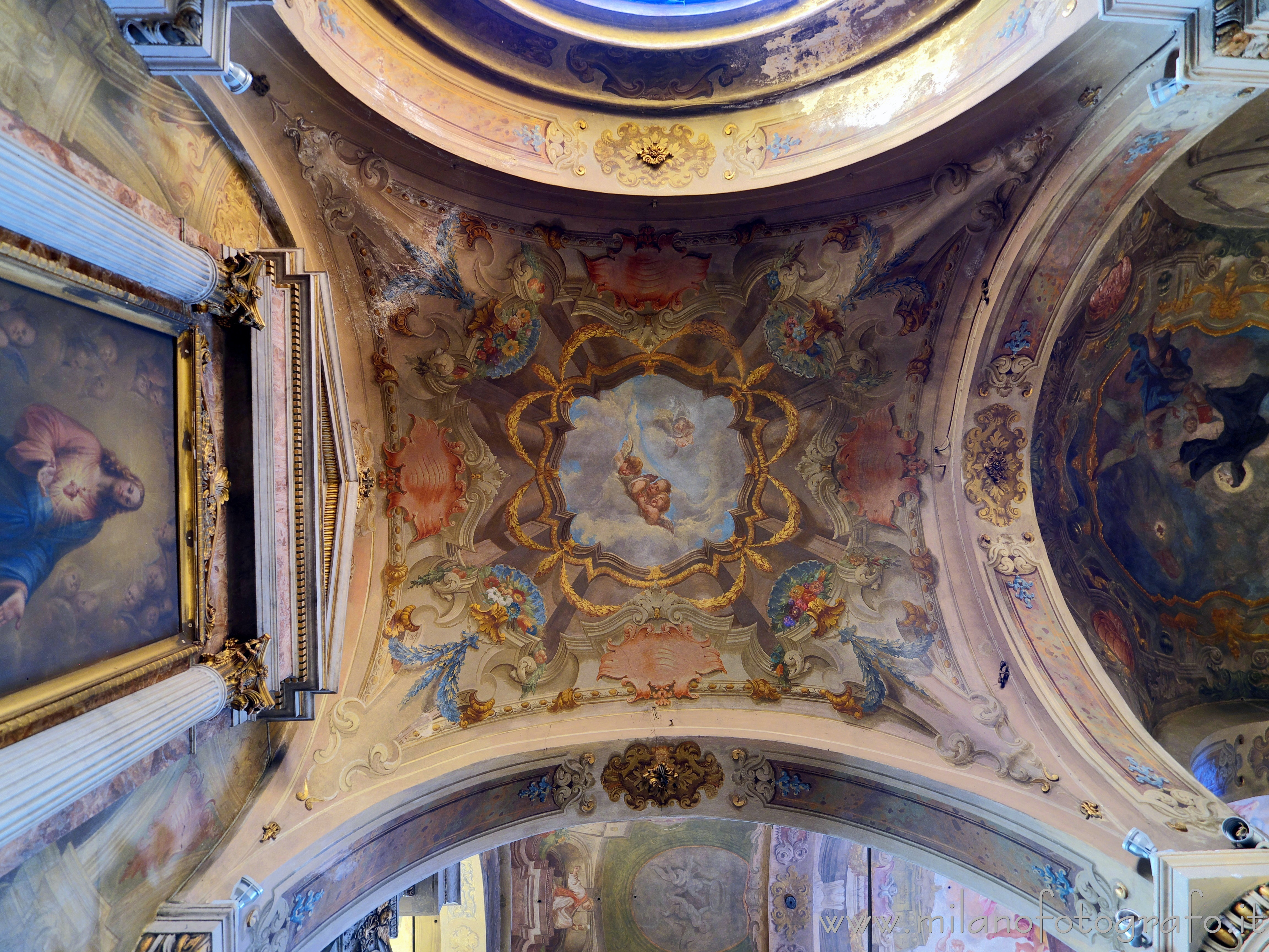 Monza (Monza e Brianza, Italy) - Vault of one of the spans of the left aisle of the Church of Santa Maria di Carrobiolo - Full resolution picture